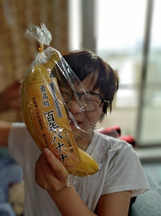 【写真・画像】 山田花子、1本700円の“最高級”な果物を息子と堪能「初めて知りました」「食べてみたい」の声 　1枚目