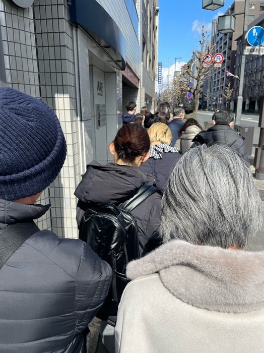 【写真・画像】 高橋克典「めっちゃ並んでる」1時間並んだ店で食べた料理を公開「シンプルだけどとっても美味しい」 　1枚目