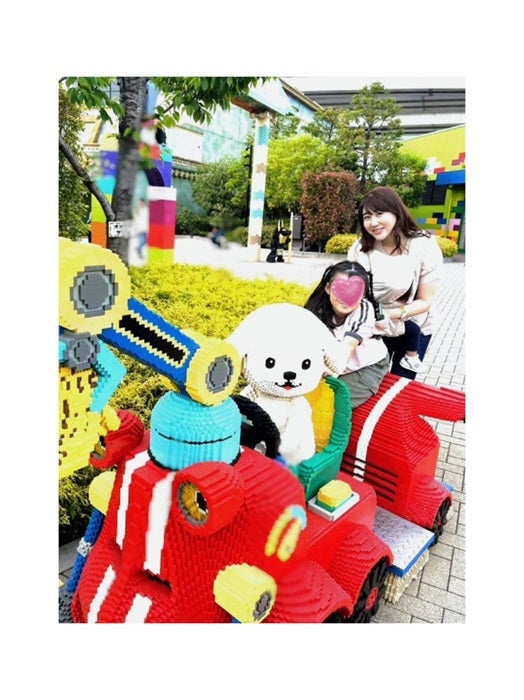 【写真・画像】 安めぐみ、家族で訪れた『レゴランド』での思い出ショットを公開「とても楽しそうでした」 　1枚目