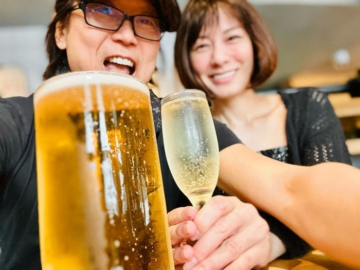 【写真・画像】 つんく♂、妻とデートをした日の2ショットを公開「ハッピーアワーに間に合ったぜっ！」 　1枚目