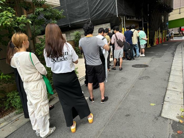 【写真・画像】 堀ちえみの夫「行列ができるだけありますね」約50分並んだ店で食べた料理「こんな大きなのどうやって食べるんだろう？」 　1枚目