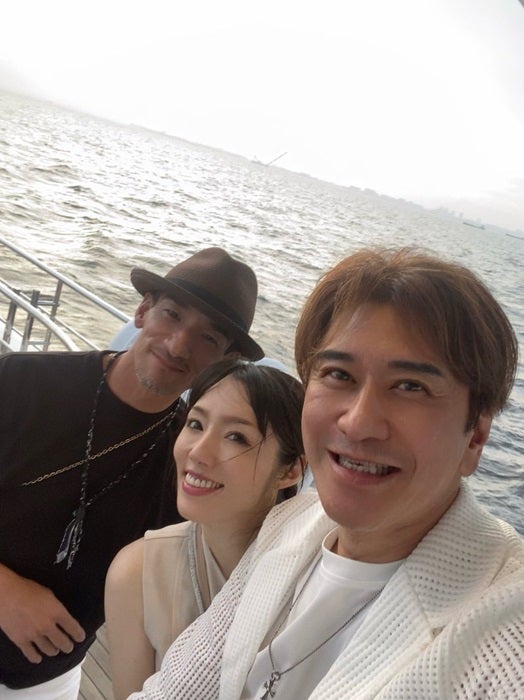 【写真・画像】 川崎麻世、妻らと豪華クルージングを満喫「海からの眺めは最高でした」 　1枚目