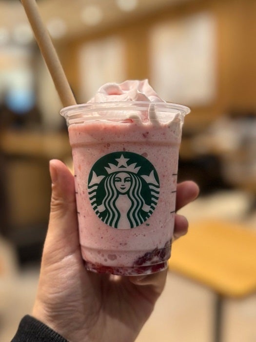 【写真・画像】 「飲めるのは1つだけ」スタバの店舗限定フラペチーノを購入「全種類制覇したい」 　1枚目