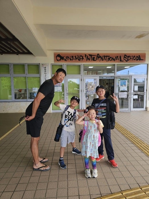 【写真・画像】 小原正子、沖縄のホテルからサマースクールに通っている子ども達「母は、楽です」 　1枚目