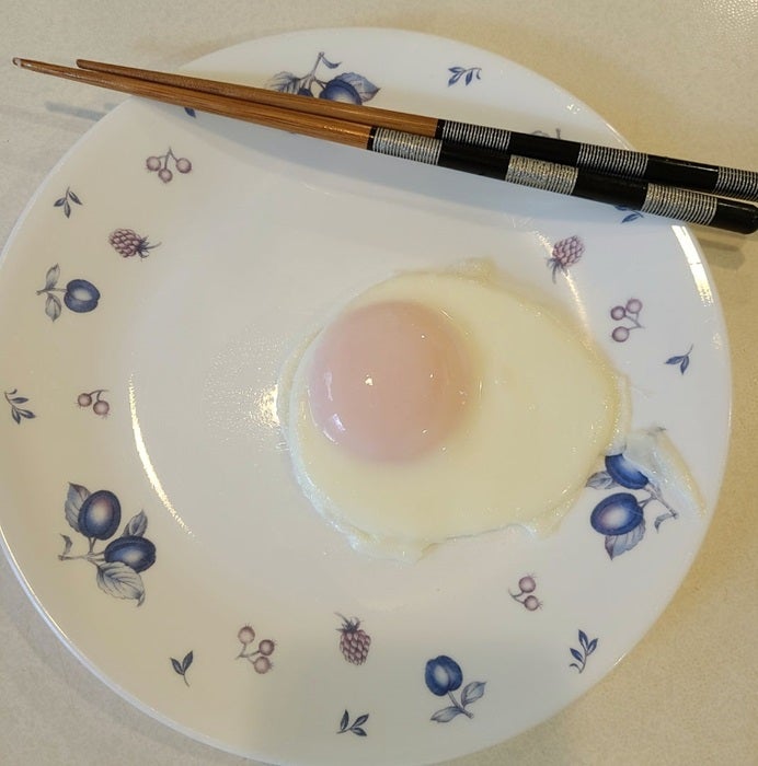 【写真・画像】 モト冬樹、スーパーの1番安い卵で目玉焼きを作った結果「いつもは600～700円のを買っていたので」 　1枚目