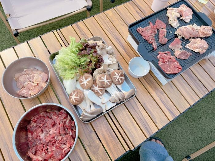 【写真・画像】 辻希美、自宅のバルコニーでBBQを堪能「夕飯もお肉と手巻き寿司にしまーす」 　1枚目