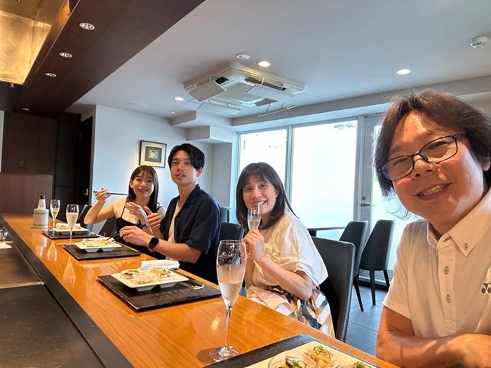 【写真・画像】 佐藤弘道、長男の誕生日を祝い家族で外食「本当はすぐにでも顔を出したかったお店」 　1枚目