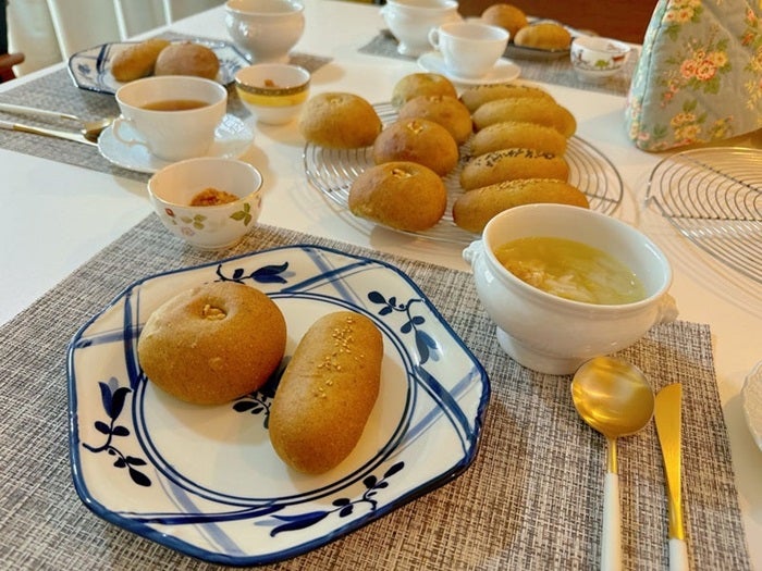 【写真・画像】 小倉優子、ママ友とパン教室に行って作ったパンを公開「老後の楽しみにしようかな」 　1枚目