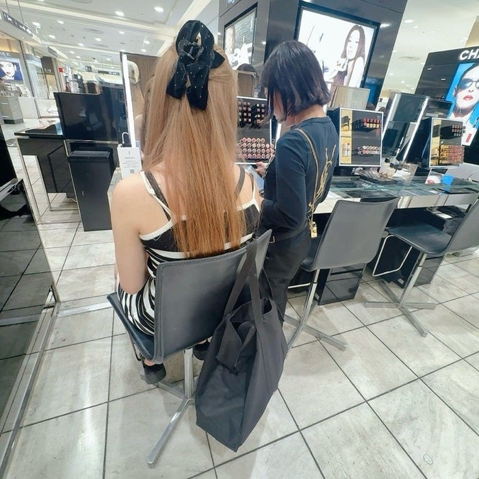 【写真・画像】 41歳と間違えられた18歳娘の後ろ姿を公開「やっぱなんとなく似てるのかな」 　1枚目