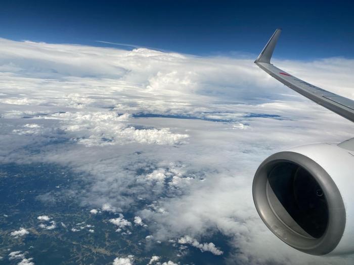 【写真・画像】 桑野信義「機内に置き去りに」飛行機から降りバスで移動中に気がついた異変「俺ってバカだよなあ…」 　1枚目