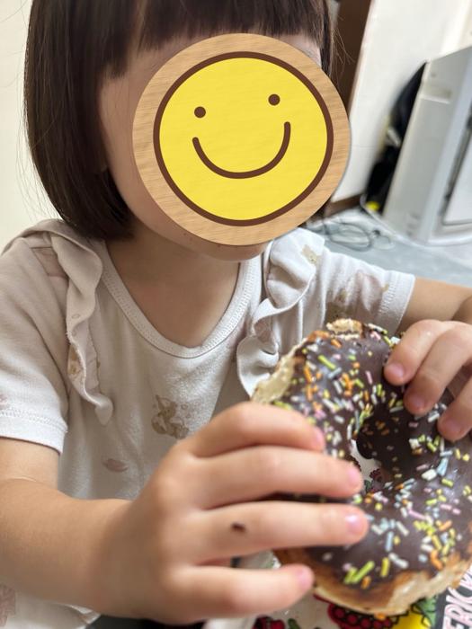 【写真・画像】 娘の“異常すぎる”ドーナツの食べ方を明かす「どうやったら全部食べてくれてくれるのか」 　1枚目