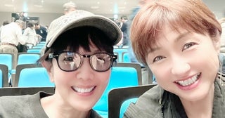 戸田恵子、岩崎宏美のコンサートで偶然隣の席になった人物との2ショット「還暦らしいけど信じられない！」