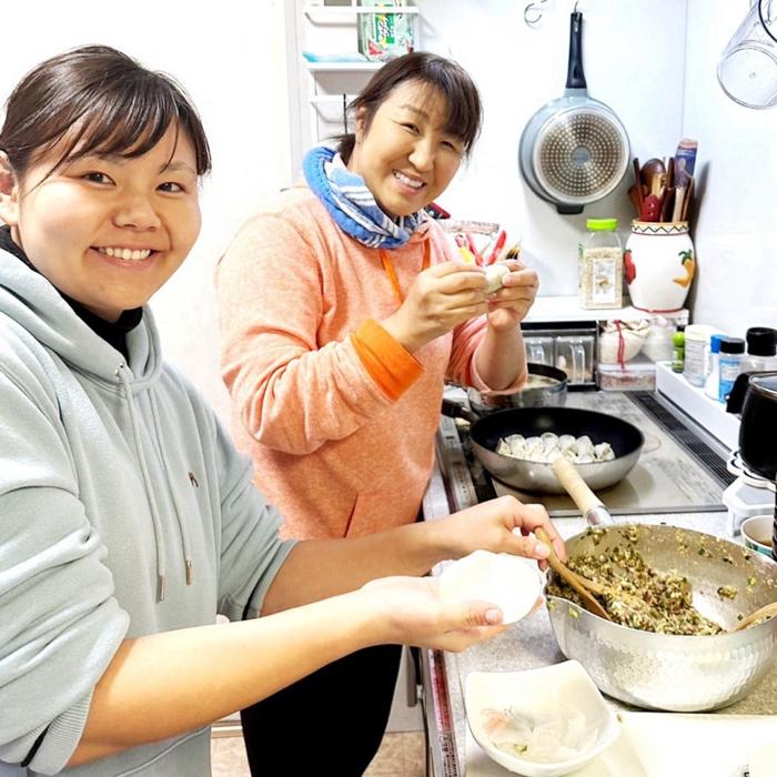 【写真・画像】 北斗晶『コストコ』品を使って義娘・凛と作った料理「ひき肉を小分けにして冷凍してるので」 　1枚目