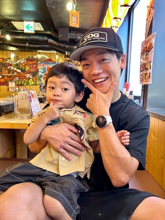 【写真・画像】 おばたのお兄さん、仕事前に久しぶりの家族時間「全然妻と息子との時間が取れませんでした」 　1枚目