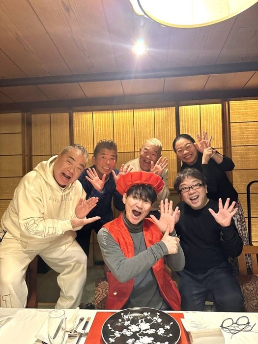 【写真・画像】 天野ひろゆき、出川哲朗らとともに南原清隆の還暦を祝福「アニキには内緒でのサプライズ」 　1枚目