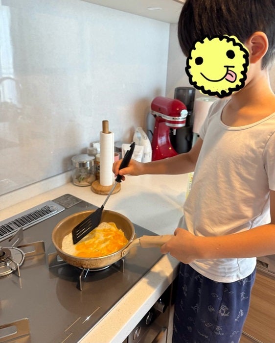 【写真・画像】 小倉優子、次男が朝食作りに挑戦「オリジナル目玉焼きとのこと」 　1枚目