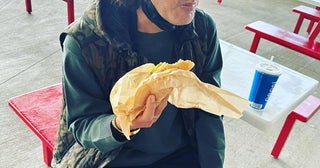 丸山桂里奈、夫・本並健治氏と『コストコ』で食事「買い物終わりに、ピザとホットドックを」