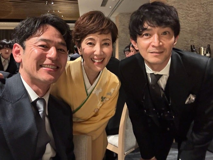 【写真・画像】 戸田恵子、朝ドラ共演者との集合ショット公開「私だけロイヤルファミリーじゃなーい！」 　1枚目