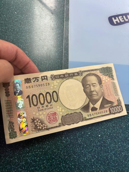 【写真・画像】 あいのり・ヒデ、韓国の空港に到着し新紙幣で両替を試みた結果「やばい、大ピンチ」 　1枚目