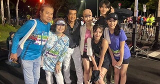 キャシー中島、ハワイで偶然会った一家との集合ショット「みんな最高に楽しそう」