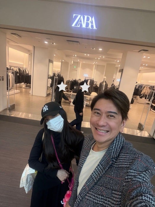 【写真・画像】 川崎麻世、妻とZARAで買い物し購入した品を報告「今流行りだからね」 　1枚目