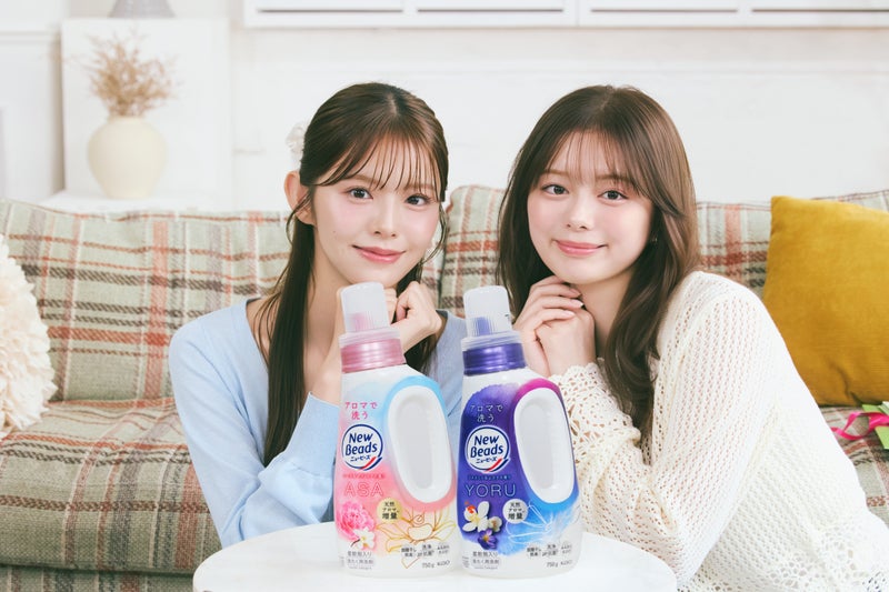 【画像】花王ニュービーズを前に、鈴木ゆうかさんと紺野彩夏さんのツーショット