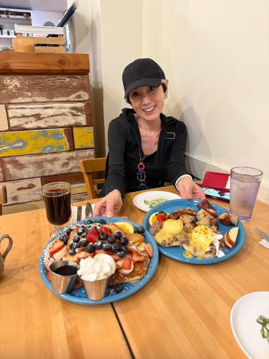 【写真・画像】 秋野暢子、年末年始恒例のハワイ一人旅で食べた品「凄いボリューム」 　1枚目