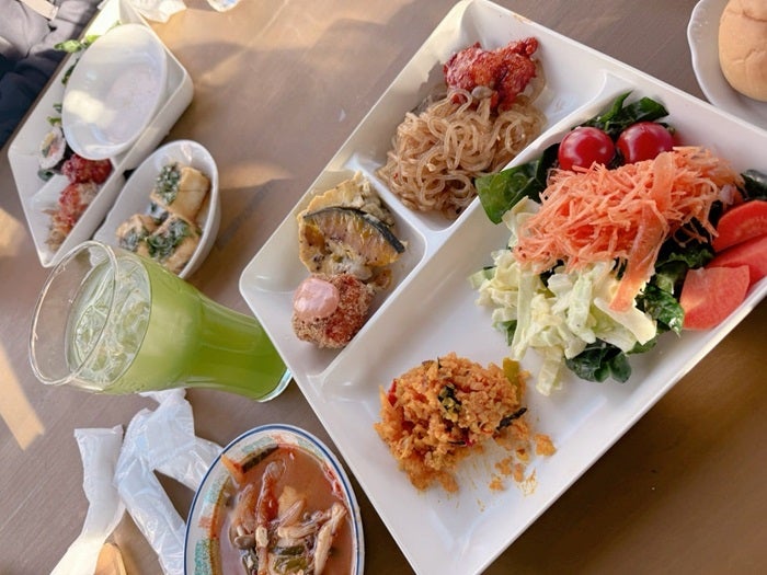 【写真・画像】 辻希美、天気がいい日に屋外で食べた料理「気持ち良かったです」 　1枚目