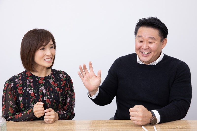 【写真】たのしそうに会話をする花田虎上さんと倉実さん （303）