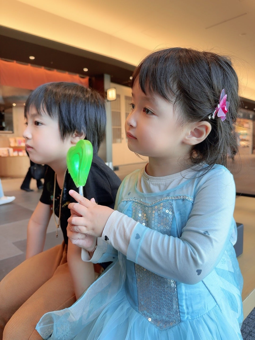 【写真・画像】 川崎希、似てると思う息子と娘の2ショットを公開「横顔みると」 　1枚目