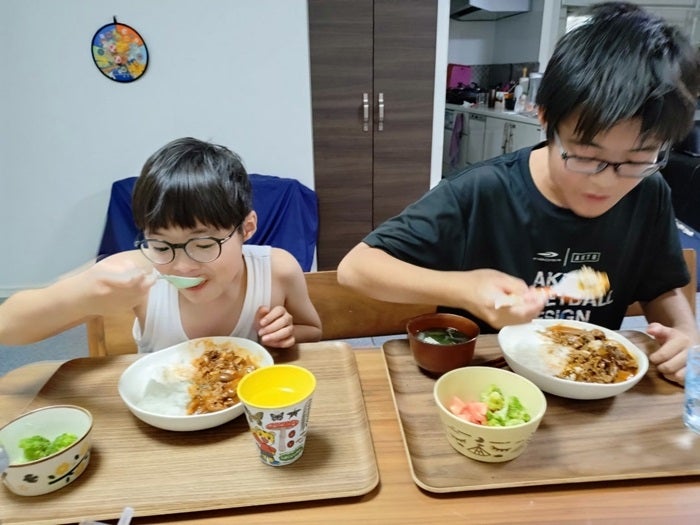 【写真・画像】 山田花子、息子達が“もりもり”食べてくれた夕食を公開「フライパンだけで調理できるのが楽でいいね」 　1枚目