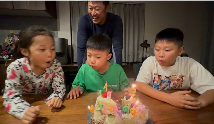 【写真・画像】 小原正子、次男の誕生日を家族で祝う「心底大好きよ」 　1枚目