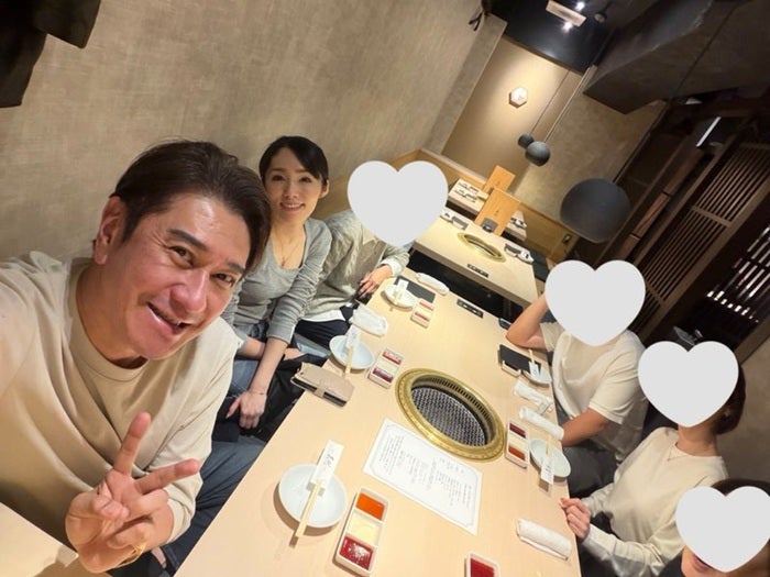 【写真・画像】 川崎麻世、妻らと絶品焼肉コースを堪能「最近食べた焼肉で1番美味しかった」 1枚目
