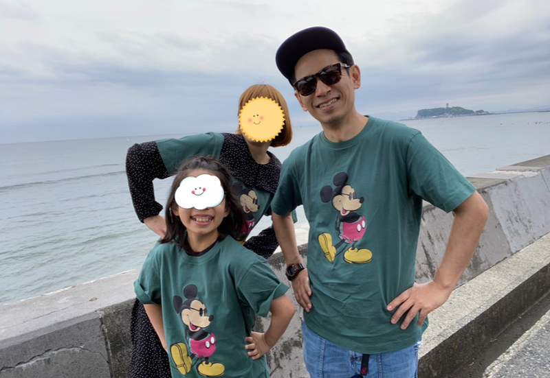 【画像】妻と娘と写るタケト