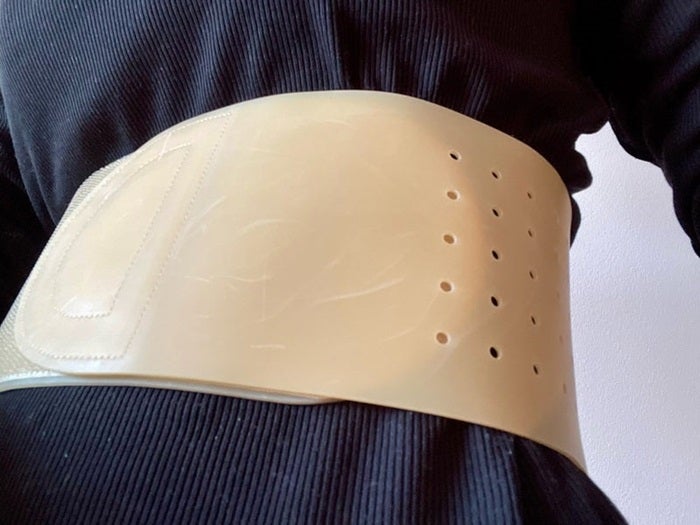 【写真・画像】 丸岡いずみ、肋骨付近に激痛があり病院を受診した結果「歳とるってやーよね」 　1枚目