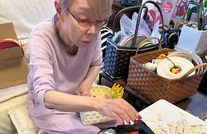 【写真・画像】 研ナオコの夫、妻がリビングで突然作り始めたもの「設計図なし！？」 　1枚目