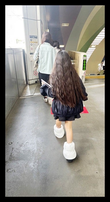 【写真・画像】 ギャル曽根、髪の毛が長すぎる長女の後ろ姿を公開「ギャルみたい！！」 　1枚目