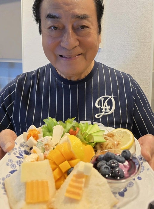 【写真・画像】 高橋英樹、娘・高橋真麻から貰った差し入れを朝食で堪能「暑い日には特に美味しい」 　1枚目