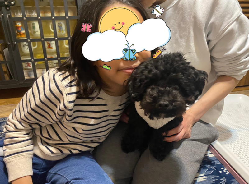 【画像】犬に頬を寄せるタケトの娘