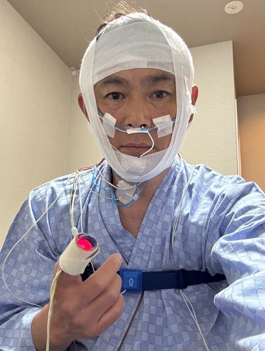 【写真・画像】 ココリコ・遠藤の妻「包帯グルグル巻き」専門機関で検査を受ける夫の姿を公開「なかなか寝られなかったらしい」 　1枚目
