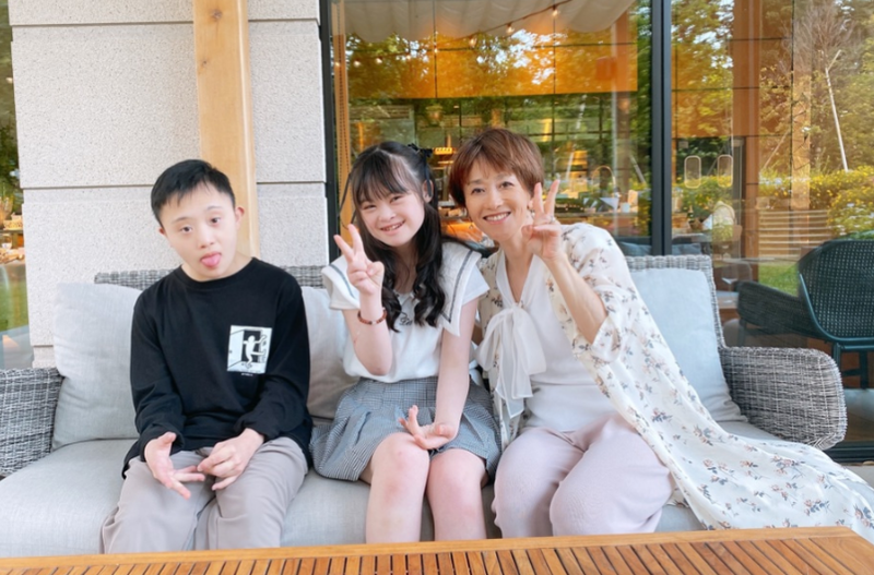 【画像】松野明美親子と並ぶ菜桜さん
