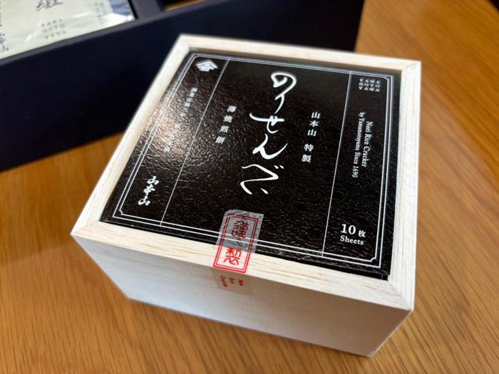 【写真・画像】 上島竜兵さんの妻、亡き夫の命日が近づく中で届いた供物を公開「絶対再利用したいタイプの桐の箱」 　1枚目