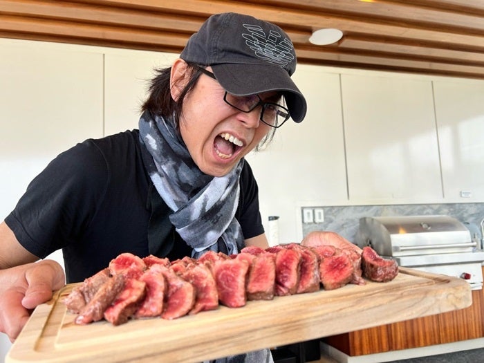 【写真・画像】 薬丸裕英「お呼ばれしました」つんく♂の自宅に招かれBBQを満喫「ハワイの友人達も一緒に」 　1枚目