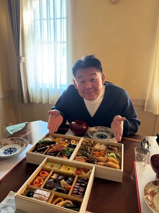 【写真・画像】 花田虎上、豪華おせちと妻の特製お雑煮を堪能「出汁が効いて美味しかったです」 1枚目