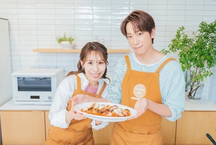 【写真・画像】 みきママ、弟・NEWS小山慶一郎と海外の料理を再現「健康的だから世界3大料理の1つなのかな」 　1枚目
