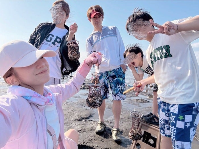 【写真・画像】 辻希美、毎年家族で行っている潮干狩り「めっちゃ取れました」 　1枚目