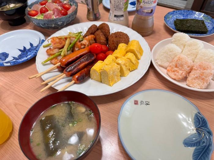 【写真・画像】 杉浦太陽、実家の食卓に並んだ朝食を公開「いろいろ用意してくれてありがとう」 　1枚目