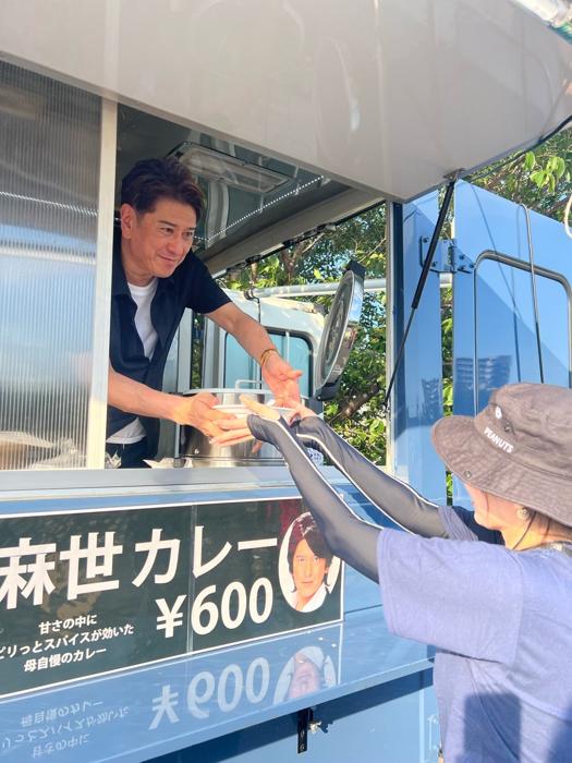 【写真・画像】 川崎麻世、人生初のキッチンカーで170杯売れた品「すごい」「食べてみたい」の声 　1枚目