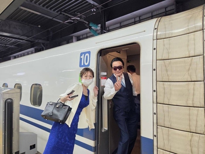 【写真・画像】 高橋英樹、娘・真麻との2ショットを公開「品川駅で、、真麻チームとバッタリ！、？」 　1枚目