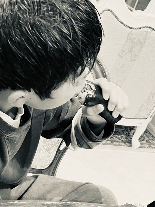 【写真・画像】 ダイアモンド☆ユカイ「奮発して良かった」双子の息子達のために行きつけの店で注文したもの「今日は特別な日だ」 　1枚目